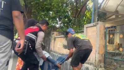 Heroik, Personel Samapta Polres Gowa Bantu Ibu Hamil yang Alami Laka Lantas Tunggal