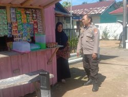 Polsek Binuang Polres Polman Gelar Patroli Jalan Kaki, Ajak Warga Wujudkan Kamtibmas Kondusif